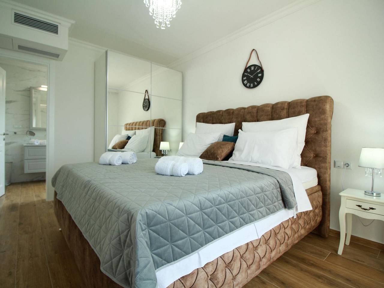 Neu gebaute Luxusvilla mit Pool und Garten in Malinska-Dubašnica, Krk