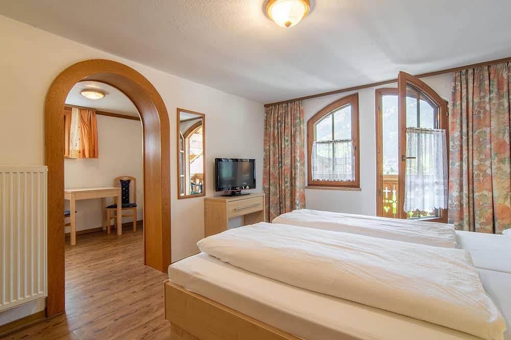 Entire apartment, Spacious apartment in a quiet location in Zell am Ziller, Ziller valley alps
