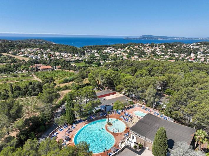 Hôtel pour 4 personnes, avec Terrasse ainsi que Piscine et Sauna