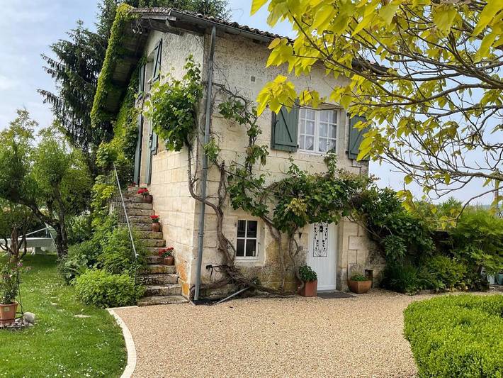 Location de vacances pour 6 personnes, avec piscine ainsi que jardin et vue à Édon (Charente) - 4