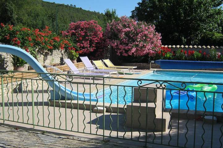 Location de vacances pour 4 personnes, avec jardin et terrasse à Carnas