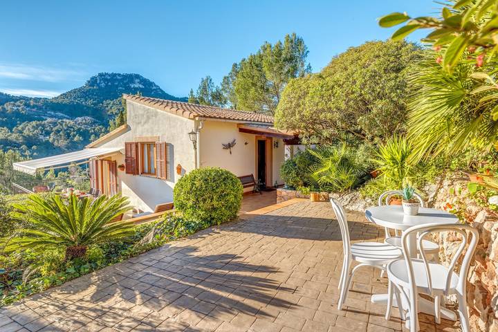 Bela casa de férias Miravall com vista para a montanha in Puigpunyent, Maiorca (Oeste)