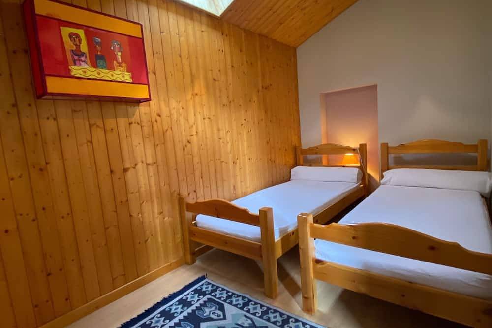 Appartement entier, A 5 minutes d’Annecy? Appartement au 2ème étage d’une maison avec grand jardin in Seynod, Annecy (commune)
