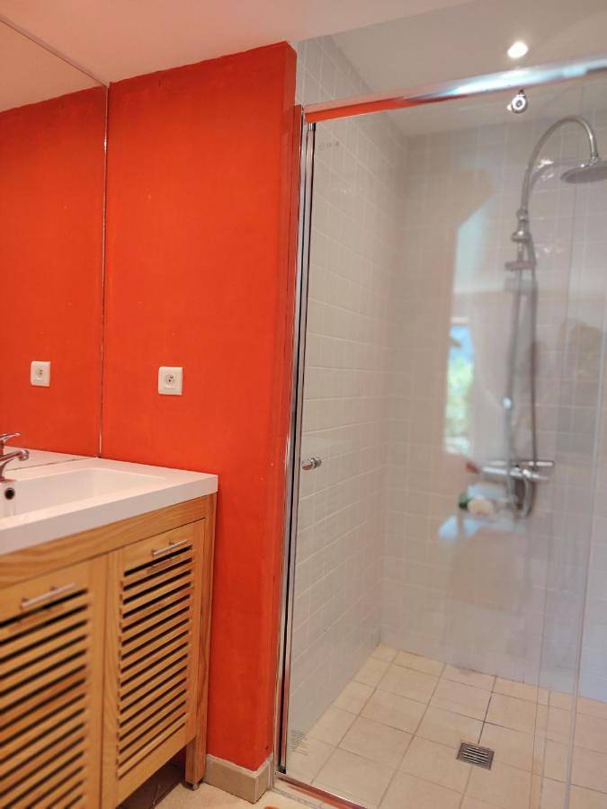 Location de vacances pour 8 personnes, avec piscine ainsi que vue et jardin, animaux acceptés à Saint-Hilaire-de-Lavit - 2