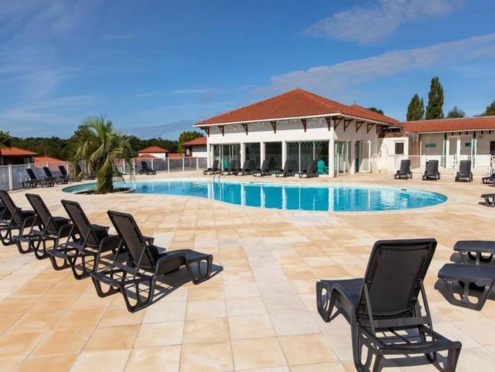 Gîte pour 8 personnes, avec piscine et balcon, adapté aux familles à Cassen - 3