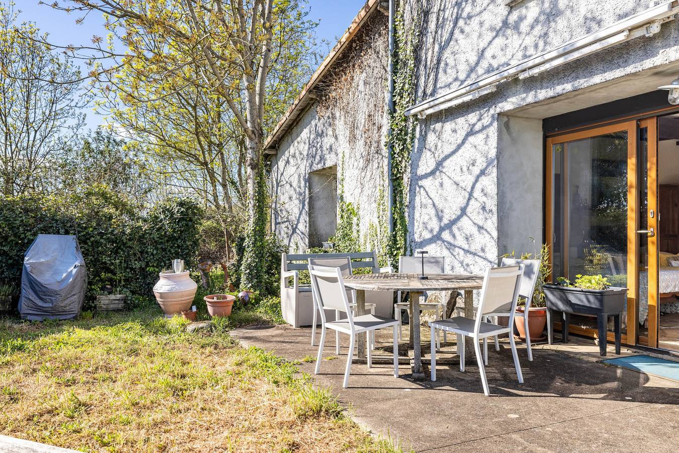 Bed and Breakfast 'Chambre Klimt' con piscina, terraza compartida y Wi-Fi in Sanxay, Vienne
