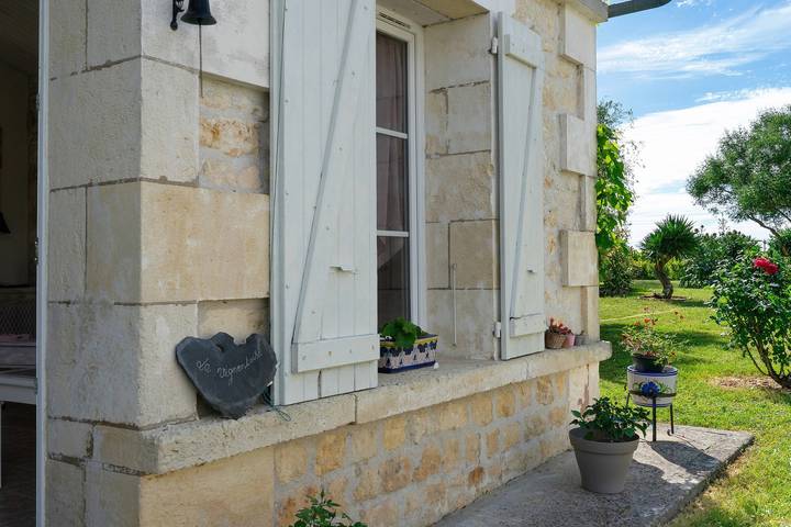 Casa vacacional 'La Vignentaise' con terraza, piscina compartida y Wi-Fi in Bois, Región de Jonzac