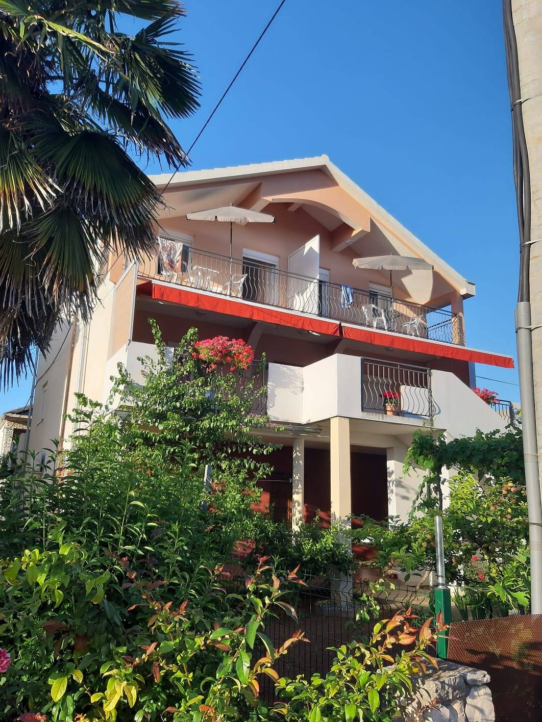 Ganze Wohnung, 1-Zimmer-Ferienwohnung mit Terrasse und Meerblick Sukosan, Zadar A-17027-b in Sukosan, Zadar