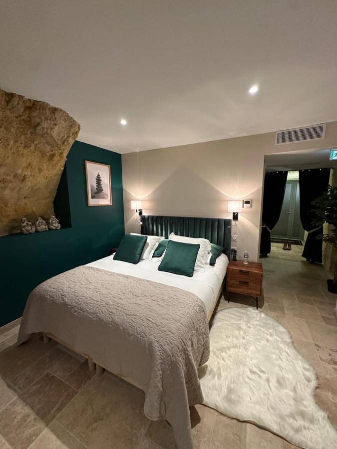 Hôtel pour 4 personnes, avec terrasse à Luynes - 4