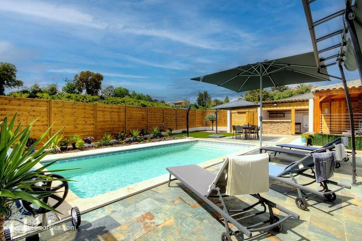 Gîte pour 4 personnes, avec Jacuzzi et Terrasse ainsi que Jardin et Piscine à Antisanti