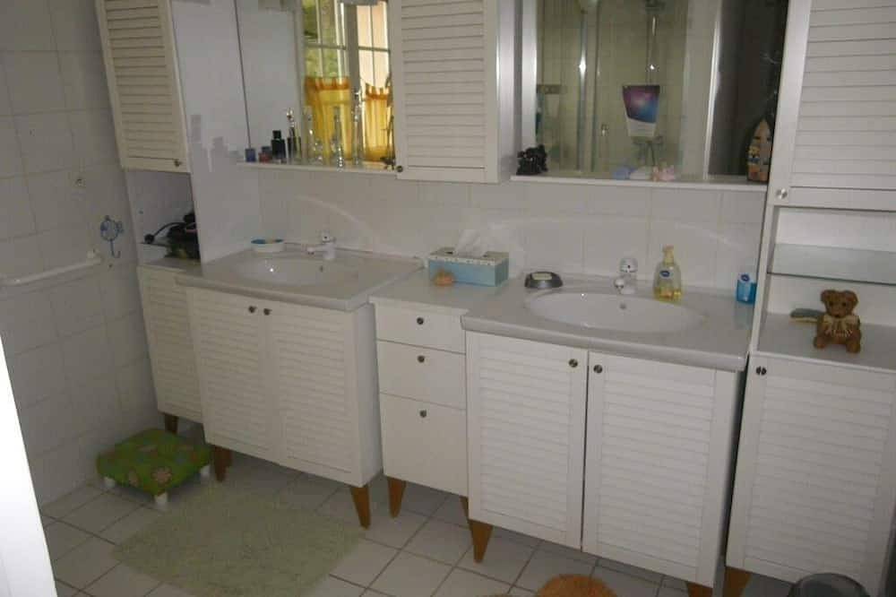 Casablu 1er etage chambres charlotte et chloe in Ventabren, Côte méditerranéenne (France)