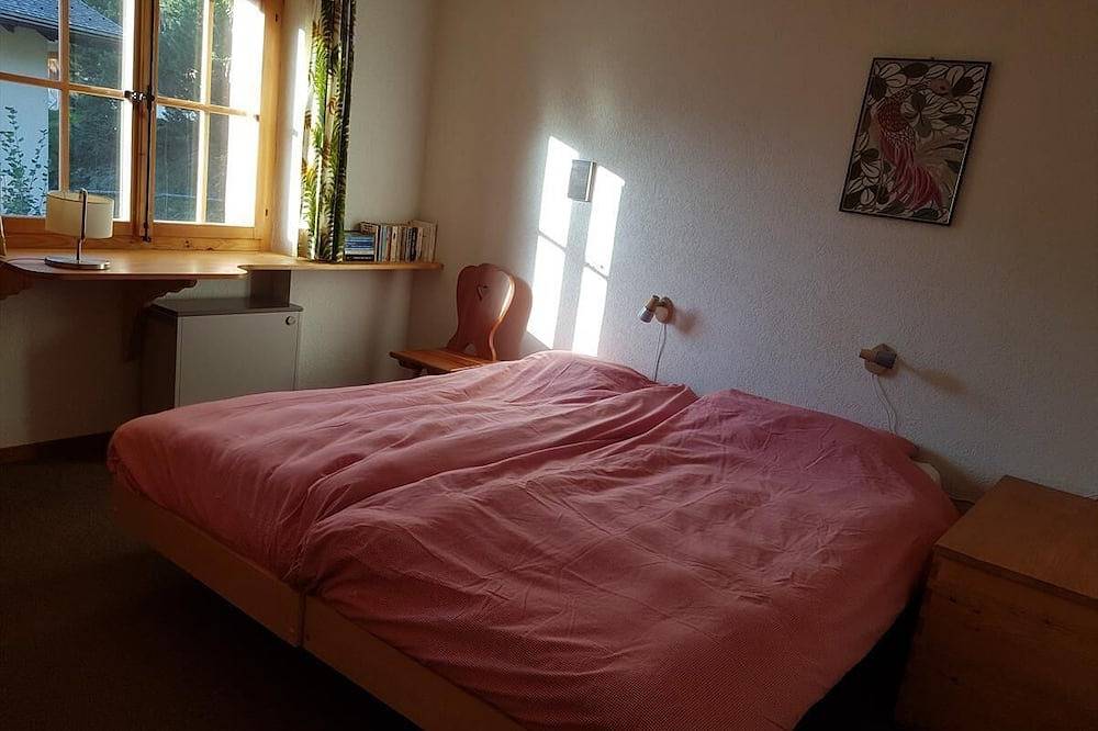 Ganze Wohnung, Aussen : 3-Zimmerwohnung für 4 Personen im 2. Stock, grosser Balkon mit Gartenmöbeln -Innenr : 70 qm in Saint Luc, Anniviers