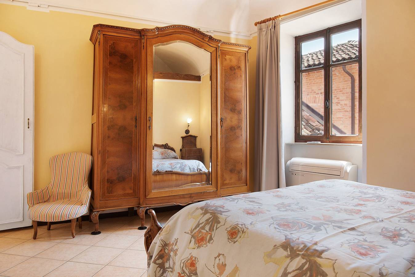 Appartamento intero, Appartamento 'La Rocca di Efisio - Grignolino' con balcone, Wi-Fi e aria condizionata in Costigliole d'Asti, Langhe