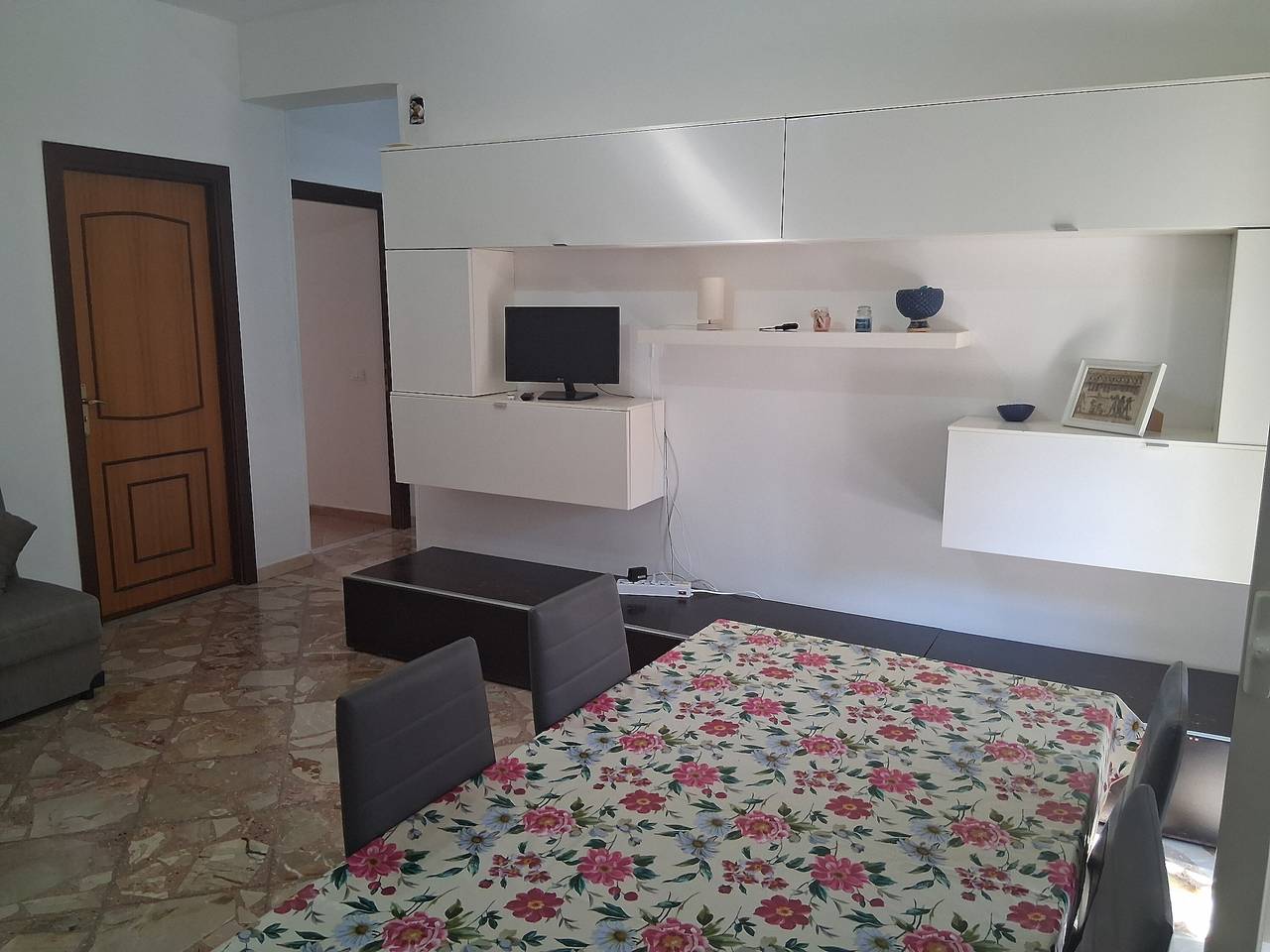 Casa Vacanze 'Large' con Vista Montagna, Wi-Fi e Aria Condizionata in Spiaggia di Mondello, Palermo