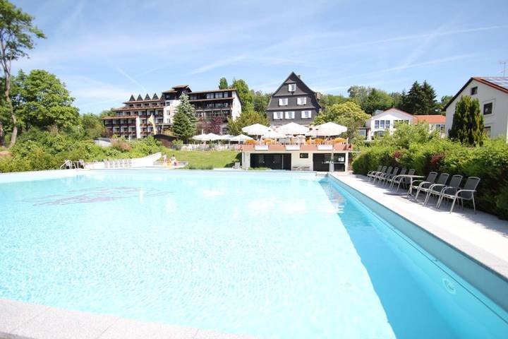 Hotel für 4 Personen, mit Terrasse und Garten sowie Kinderpool und Pool in Grasellenbach