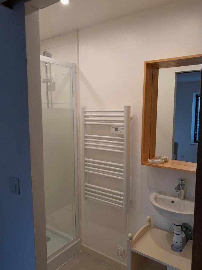 Appartement entier, One-Bedroom Apartment in Mauves-sur-Loire, Région de Nantes
