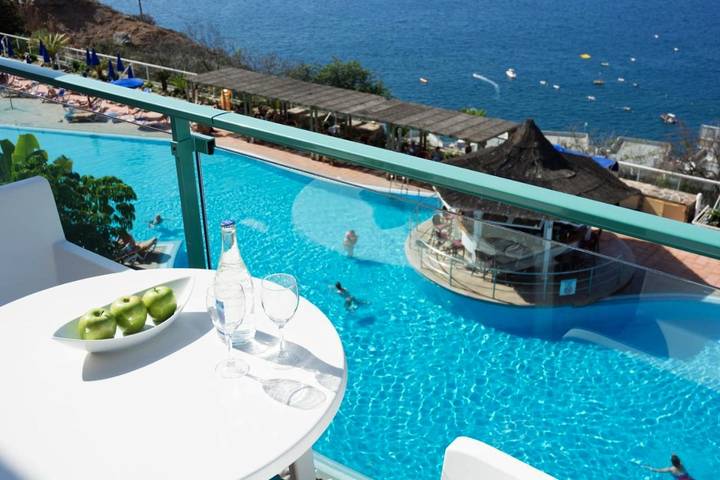 Hotel para 10 personas, con terraza y jardín - 1