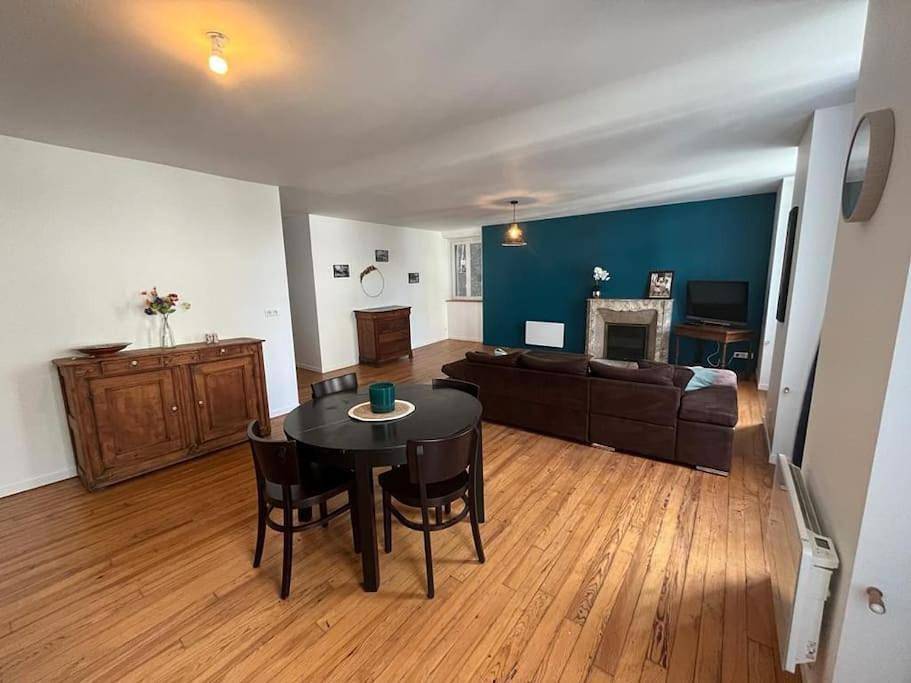 Appartement entier, Appartement en cœur de ville in Mauléon-Licharre, Région d'Oloron-Sainte-Marie