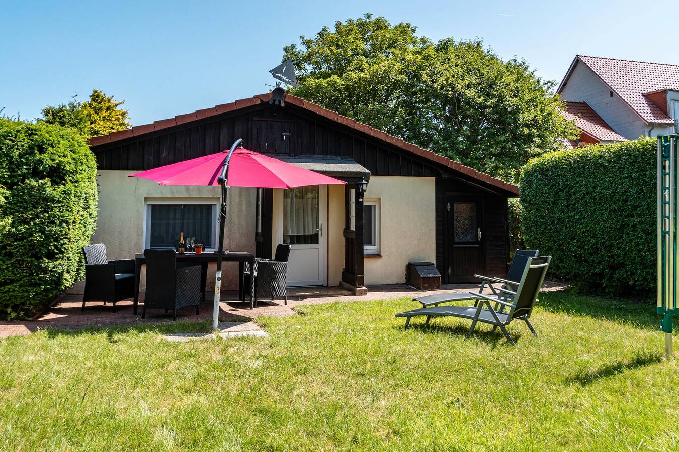 Ganze Wohnung, Ferienwohnung 'Ferienhaus Strandfloh' mit privater Terrasse, privatem Garten und Wlan in Wangerooge