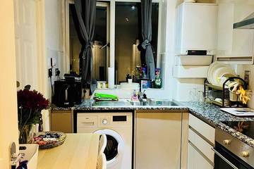 Bed And Breakfast for 7 Guests in Tower Hamlets, London, Picture 1