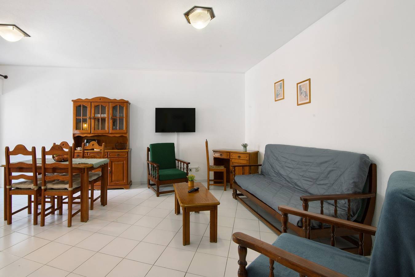 Ganze Wohnung, Ferienwohnung 'Tranquil Escape - Praia Da Rocha' mit Gemeinschaftspool, Wlan und Klimaanlage in Praia da Rocha, Portimão