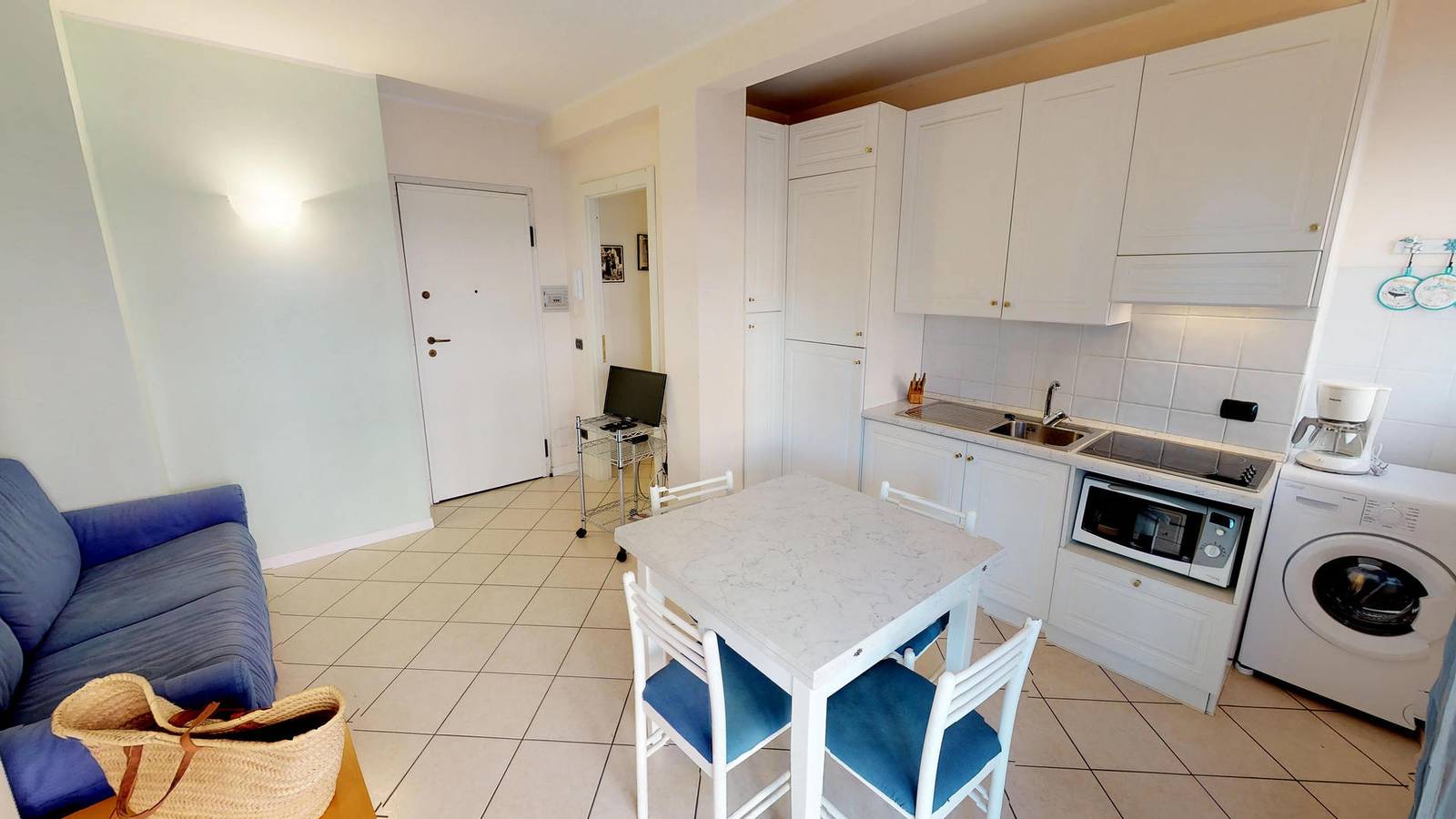 Entire holiday apartment, Giotto - Beautiful 2 rooms apartment with big terrace and garage close to the sea and center (94Ml) in Menton, Nice region