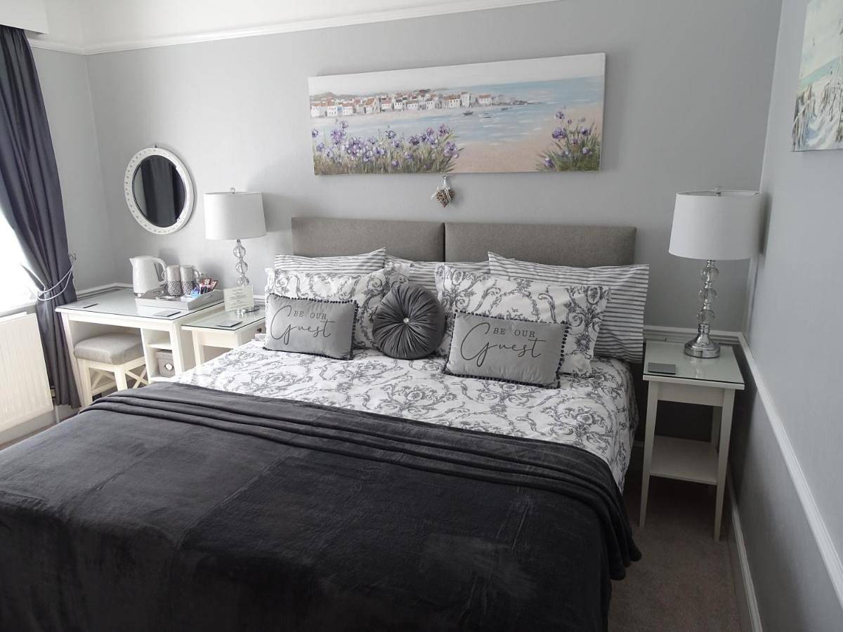 Linden Lodge Guest House in Weston-Super-Mare, North Somerset