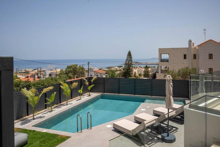 Ferienhaus für 12 Personen, mit Garten und Ausblick sowie Kinderpool und Pool