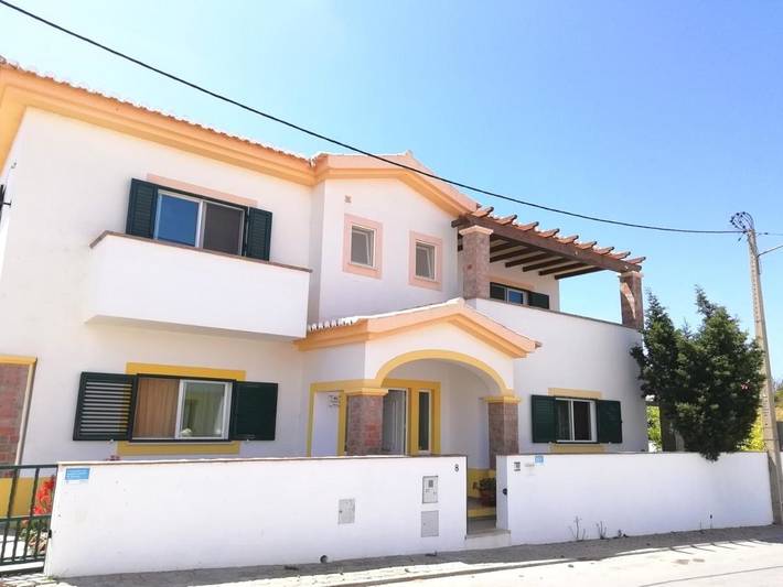 Gîte pour 3 personnes, avec terrasse ainsi que vue et jardin à Carrapateira - 2