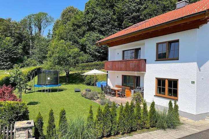 Ferienhaus für 10 Personen, mit Balkon und Garten in Ohlstadt