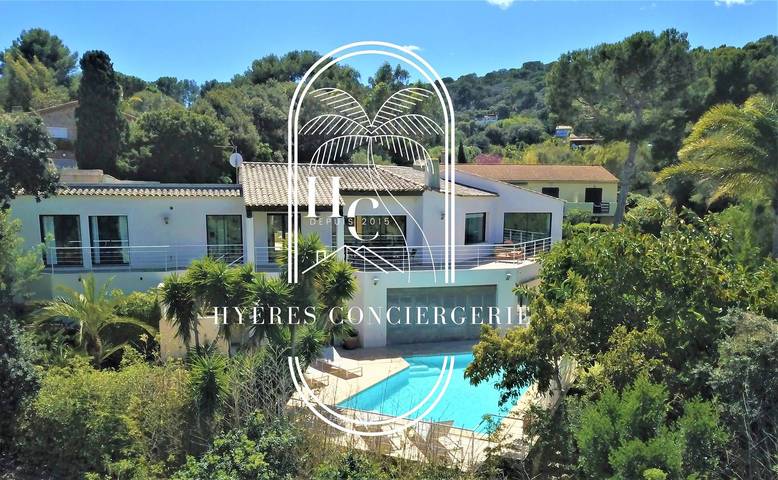 Gîte pour 10 personnes, avec Balcon/Terrasse ainsi que Terrasse et Piscine dans La Madrague