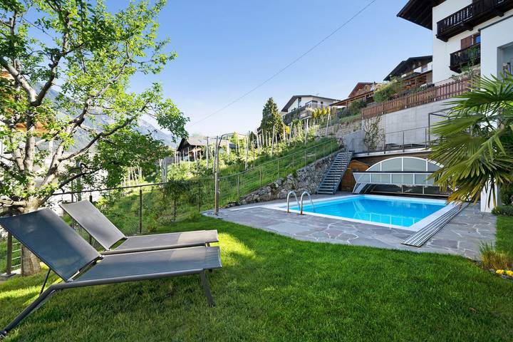 Ganze Wohnung, Ferienwohnung 'Nelkenstein Frühling' mit Bergblick, Gemeinschaftspool und Wlan in Schenna, Sarntaler Alpen
