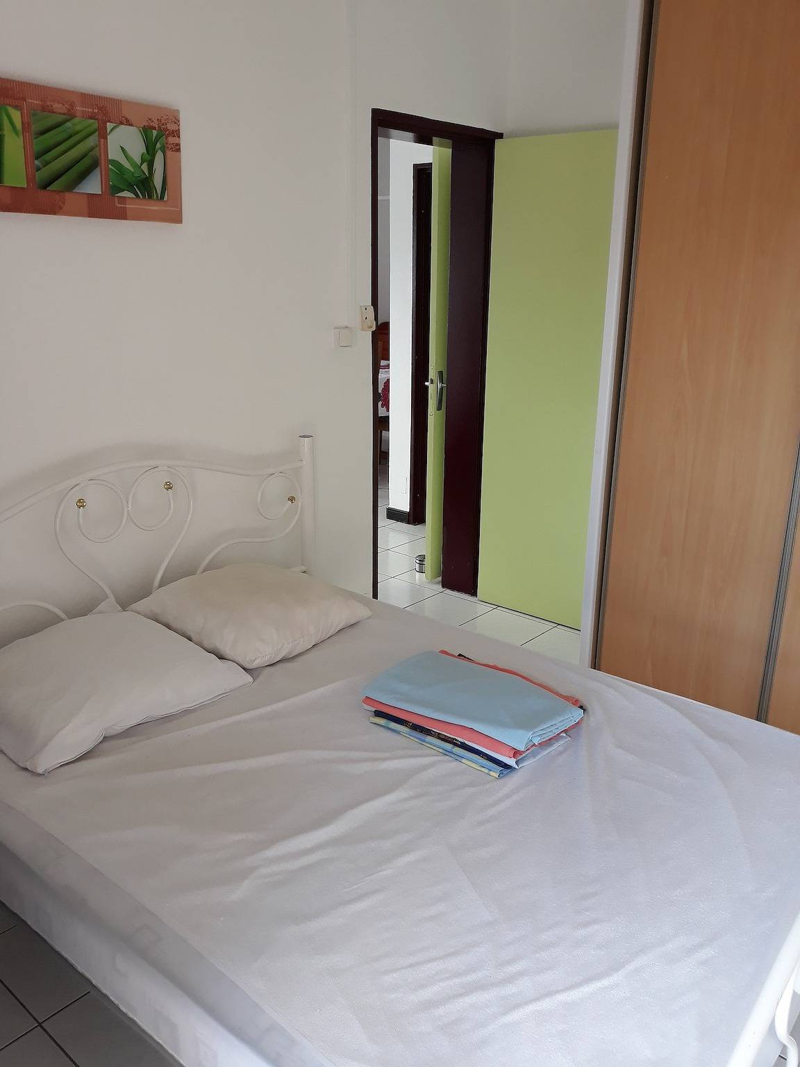 Entire apartment, Charming apartment in Saint-Denis, 46 m², parking included. in Saint-Denis, La Réunion
