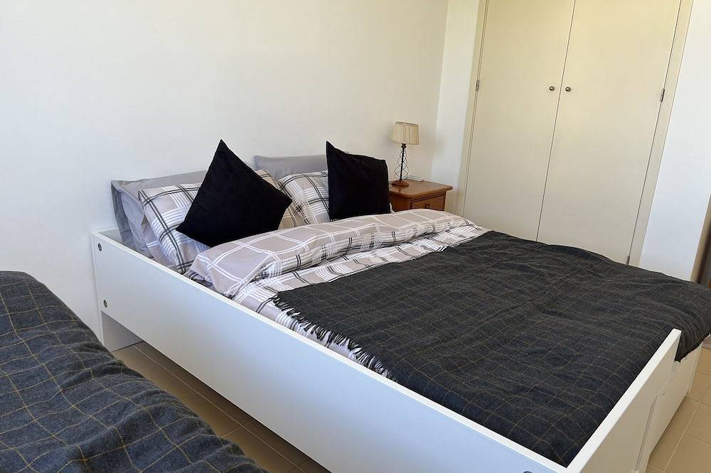 Holiday house with big roof terrace pool and sea view in Armação de Pêra (costa), Faro Distrikt