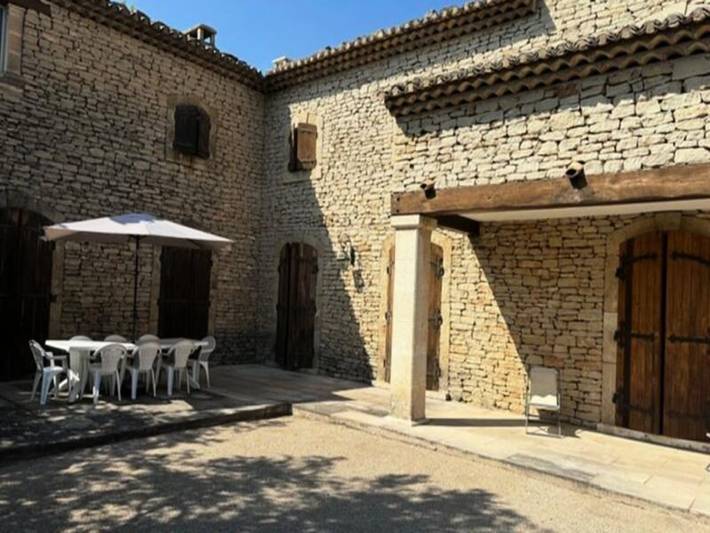 Gîte pour 8 personnes, avec piscine et jardin, adapté aux familles à Gordes - 4
