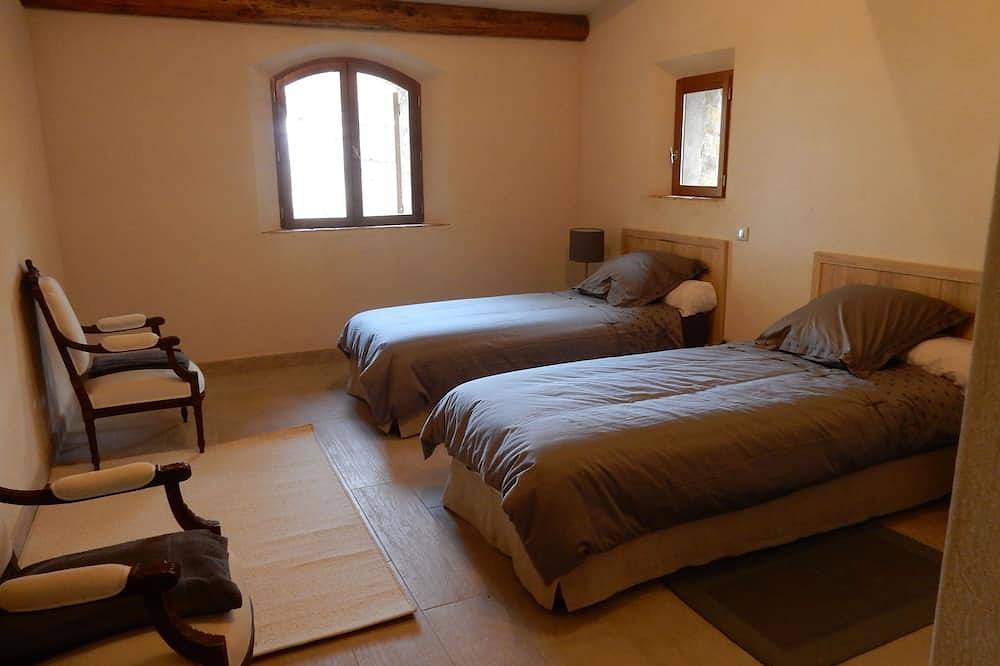 👉 Villa de caractère 180 m² avec tonnelle, clim, piscine 12x6, belle vue, calme in Le Castellet, Côte méditerranéenne (France)