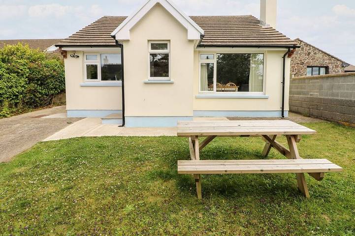 Cottage for 4 people, with garden, with pets in Trefin