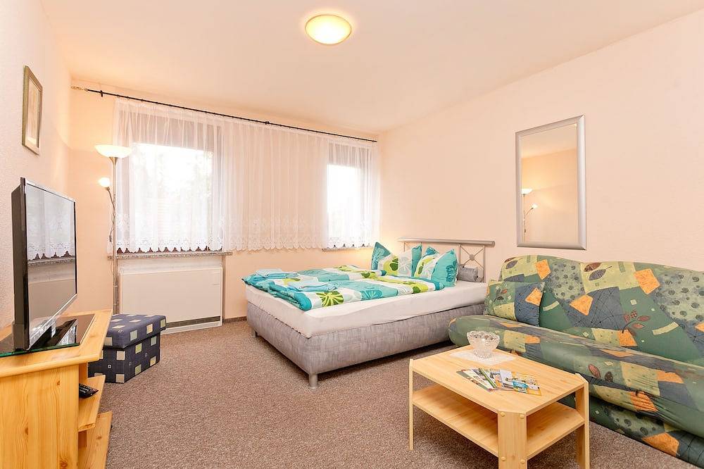 Ganze Wohnung, Ferienwohnung Helga in ruhiger Lage am Bodden in Neuenkirchen (Rügen), Rügen