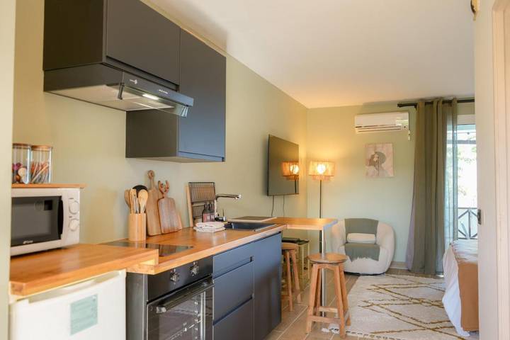 Gîte pour 2 personnes, avec balcon dans Plage des Roches Noires - 3