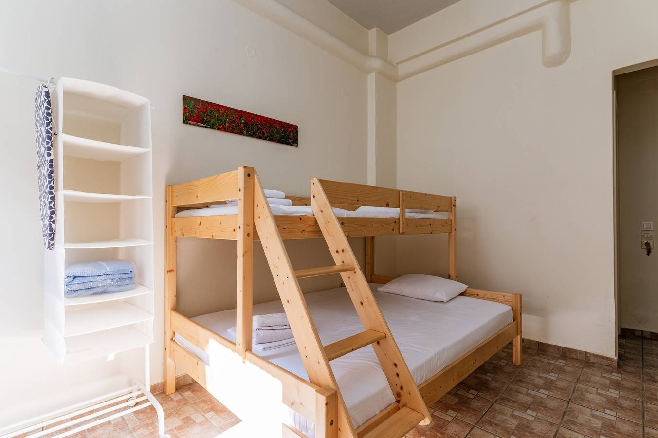 Studio Apartment 'En Tino Basement 5' with Private Terrace, Wi-Fi and Air Conditioning in Tinos