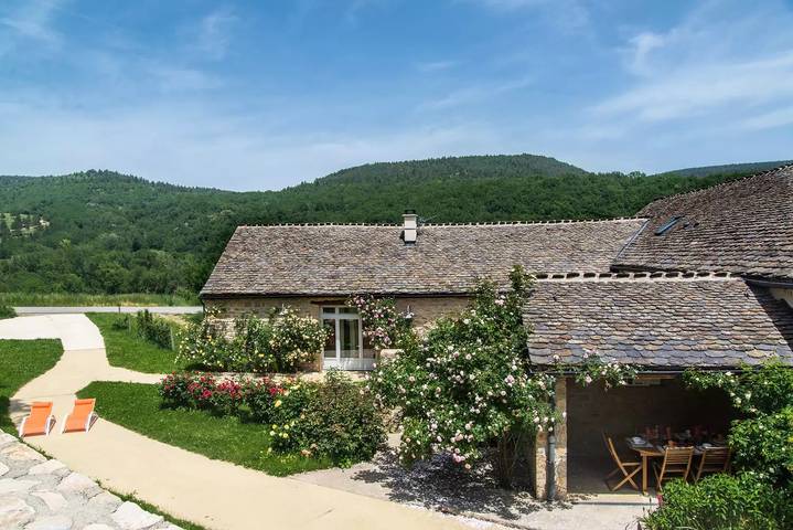 Gîte pour 4 personnes, avec piscine et jardin