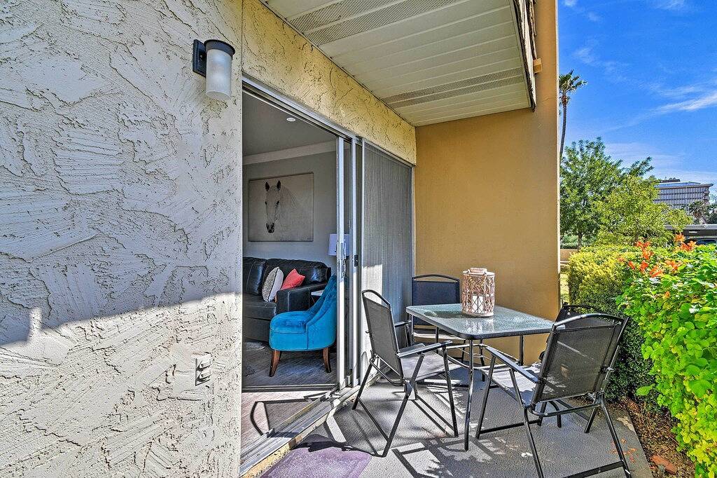 Ganze Wohnung, Walk to Fashion Square: Condo w/ Pool Access! in Camelback Mountain, Scottsdale