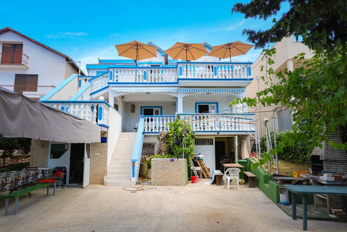 Ganze Wohnung, 2-Zimmer-Ferienwohnung mit Terrasse und Meerblick Sveti Petar (Biograd) A-24702-d in Općina Sveti Filip i Jakov, Zadar