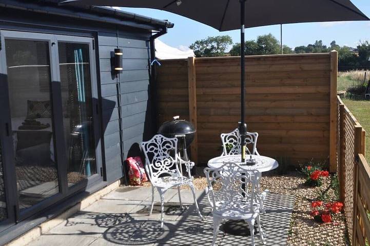 Glamping for 2 people, with balcony in Buckinghamshire