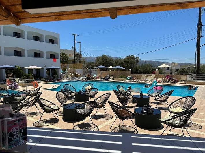 Hôtel pour 4 personnes, avec Balcon et Terrasse ainsi que Jardin et Bassin pour enfant