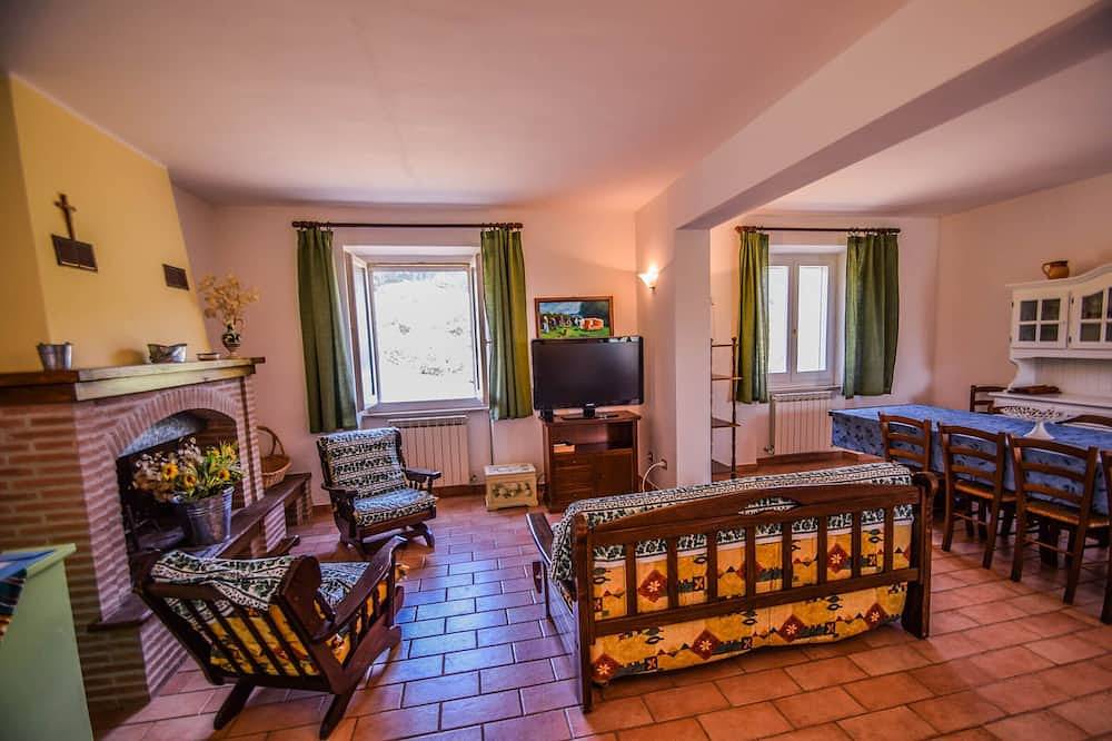 Detached house with private pool 1,5 km from shops and restaurant. Ac & Wi-fi in Montecchio, Provinsen Terni