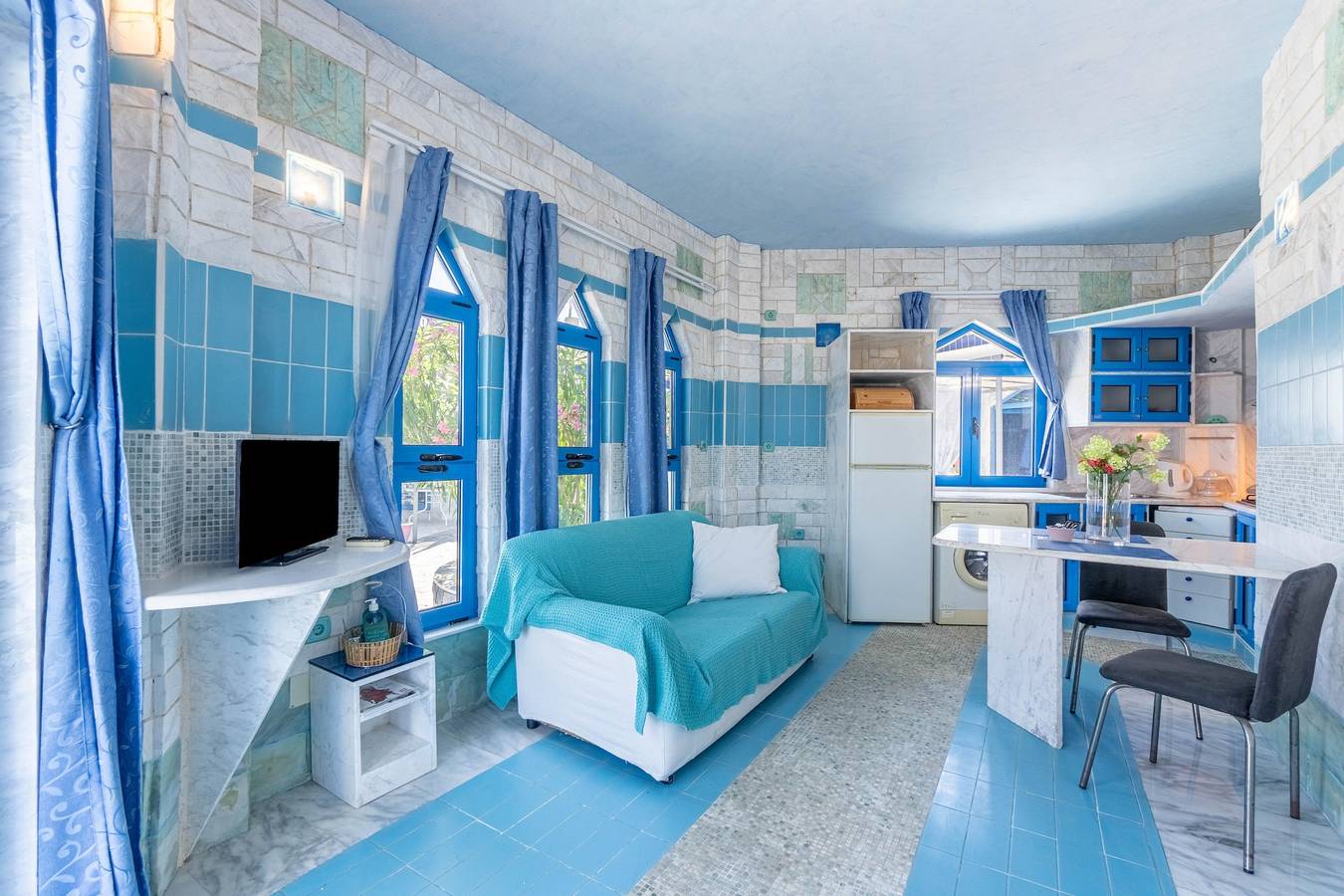 Apartamento entero, Apartamento 'Paco's Resort Superior Villa 8' con vistas al mar, Wi-Fi y aire acondicionado in Gaios, Paxoí