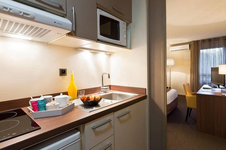 Location de vacances pour 2 personnes, avec piscine et terrasse à Ferney-Voltaire