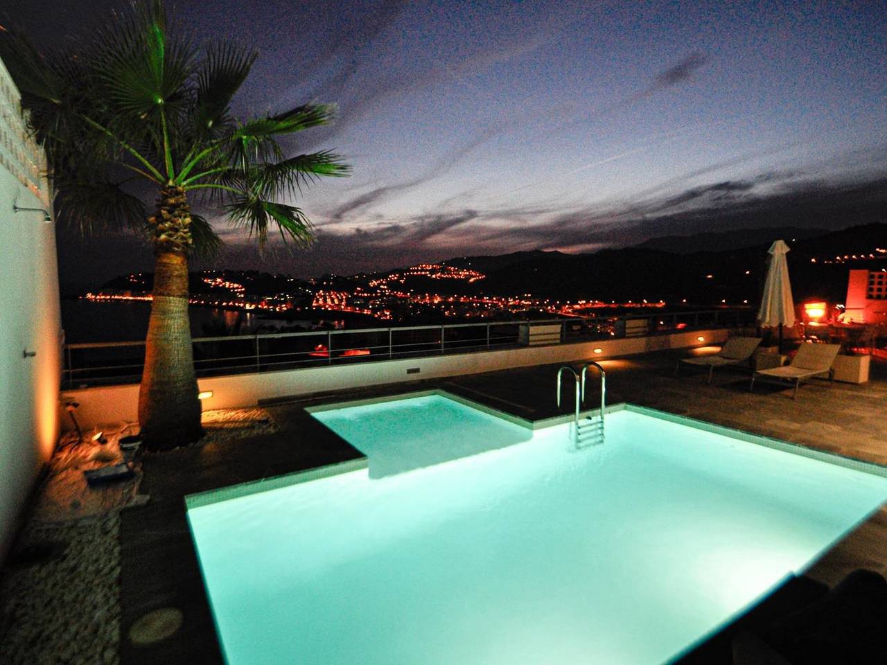 Magnifiquevilla à louer avec piscine privée in Curumbico, Almuñecar