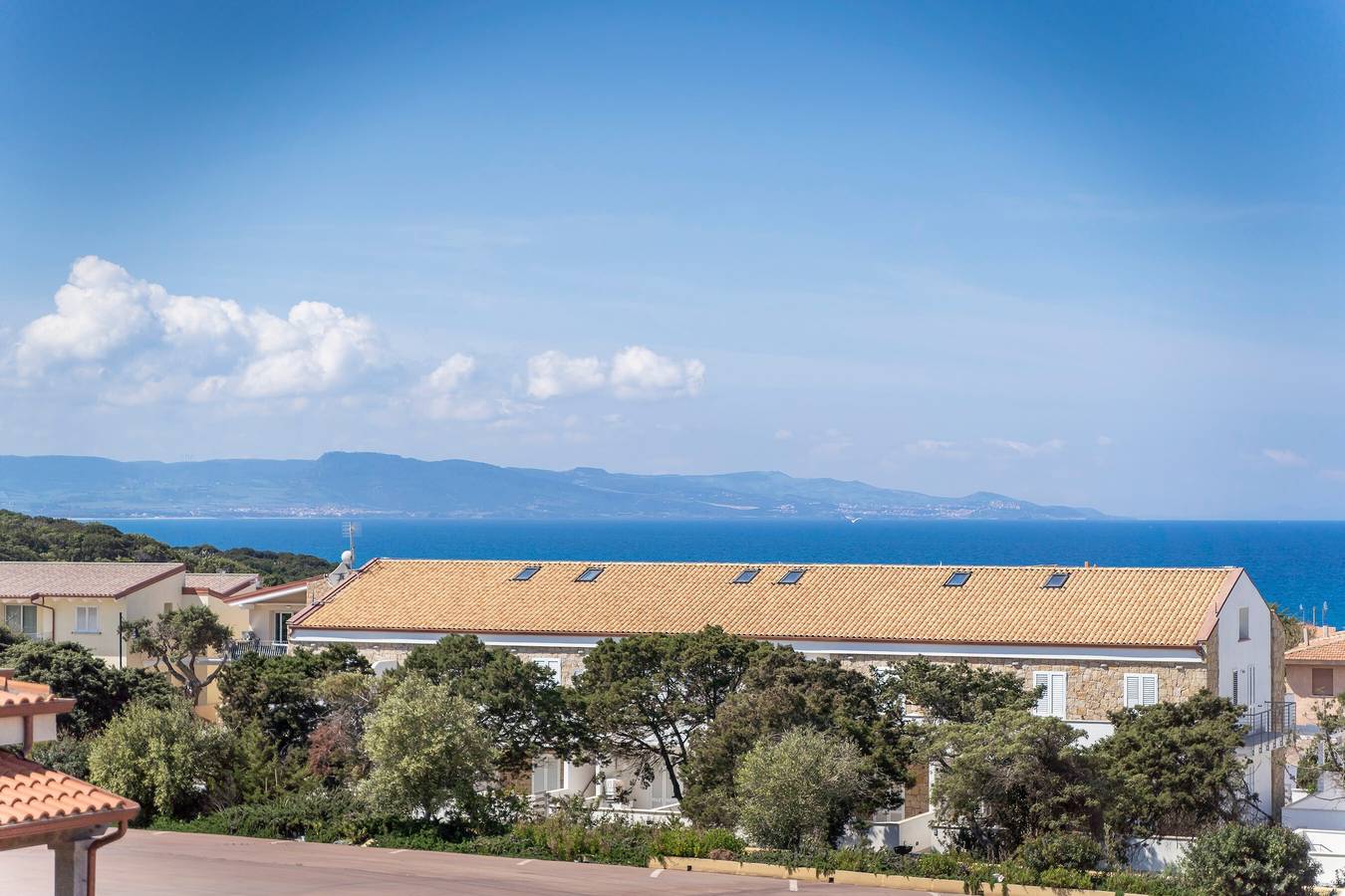 Appartamento intero, Appartamento "Ulivi 17" con vista mare, aria condizionata, terrazza, parcheggio riservato e Wi-Fi in Trinità d'Agultu e Vignola, Olbia-Tempio